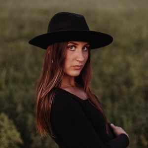 Meet your Posher, Brenna